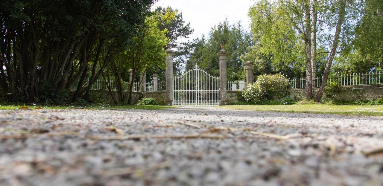 Le Manoir De Juganville Saint-Martin-de-Varreville Exterior photo